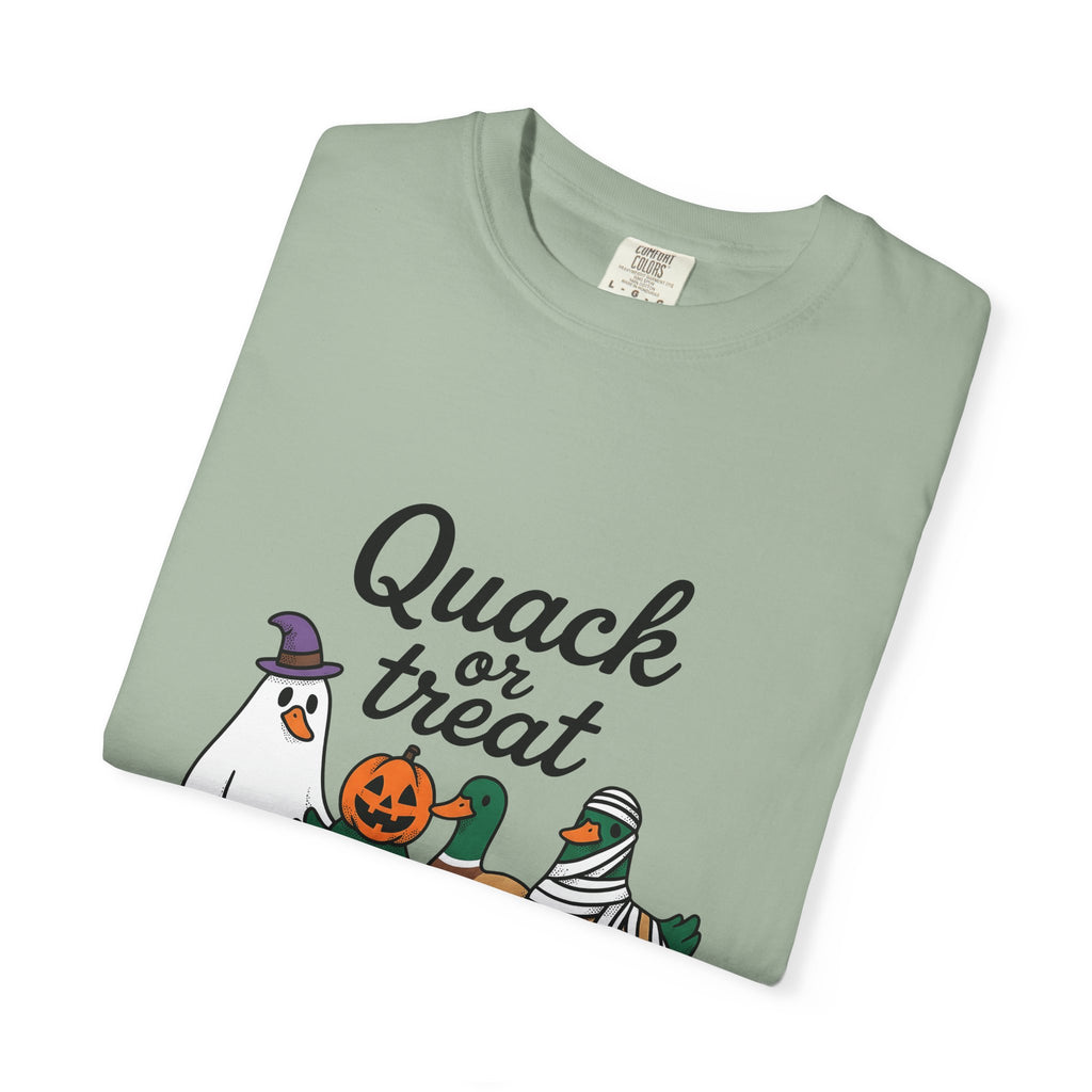 Duck Attire T-Shirt Halloween Pets Gift Women Animated T-Shirt Duckling T-Shirt Spooky Fan Cartoon T-Shirt Animal Graphic Hand Drawn Jack O Lantern