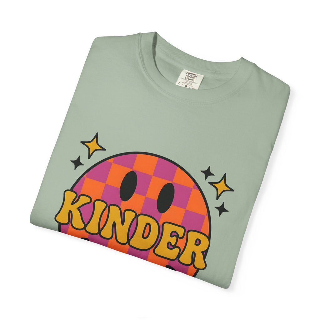 Grin Icon Teachers Inspiration Gift Nostalgic Smiley Educator Enthusiast Vintage Motivational T-Shirt