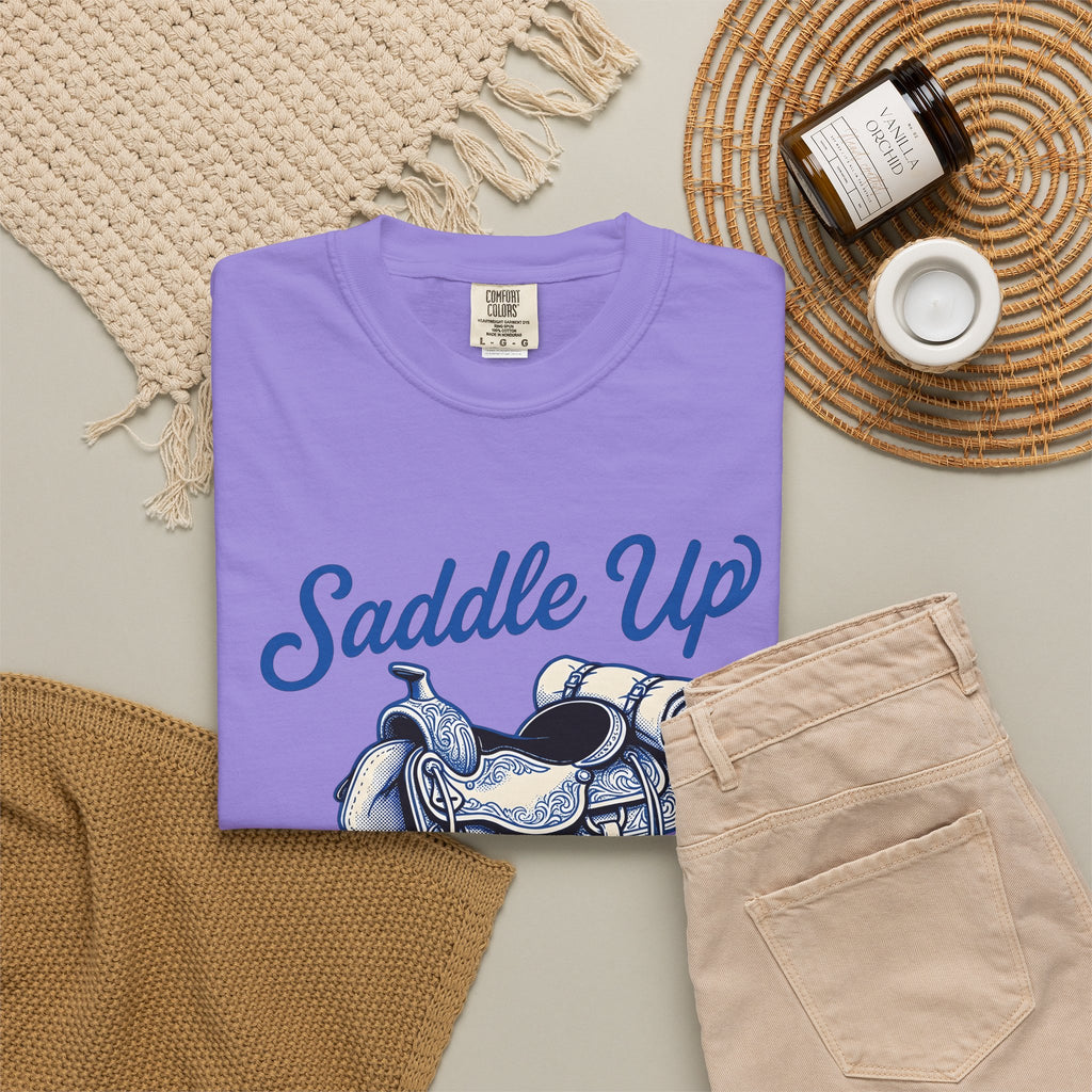 Western Saddle Cowgirl Western Gift Vintage Saddle Cowboy Fan Rodeo Country Hand Drawn Bedroll T-Shirt
