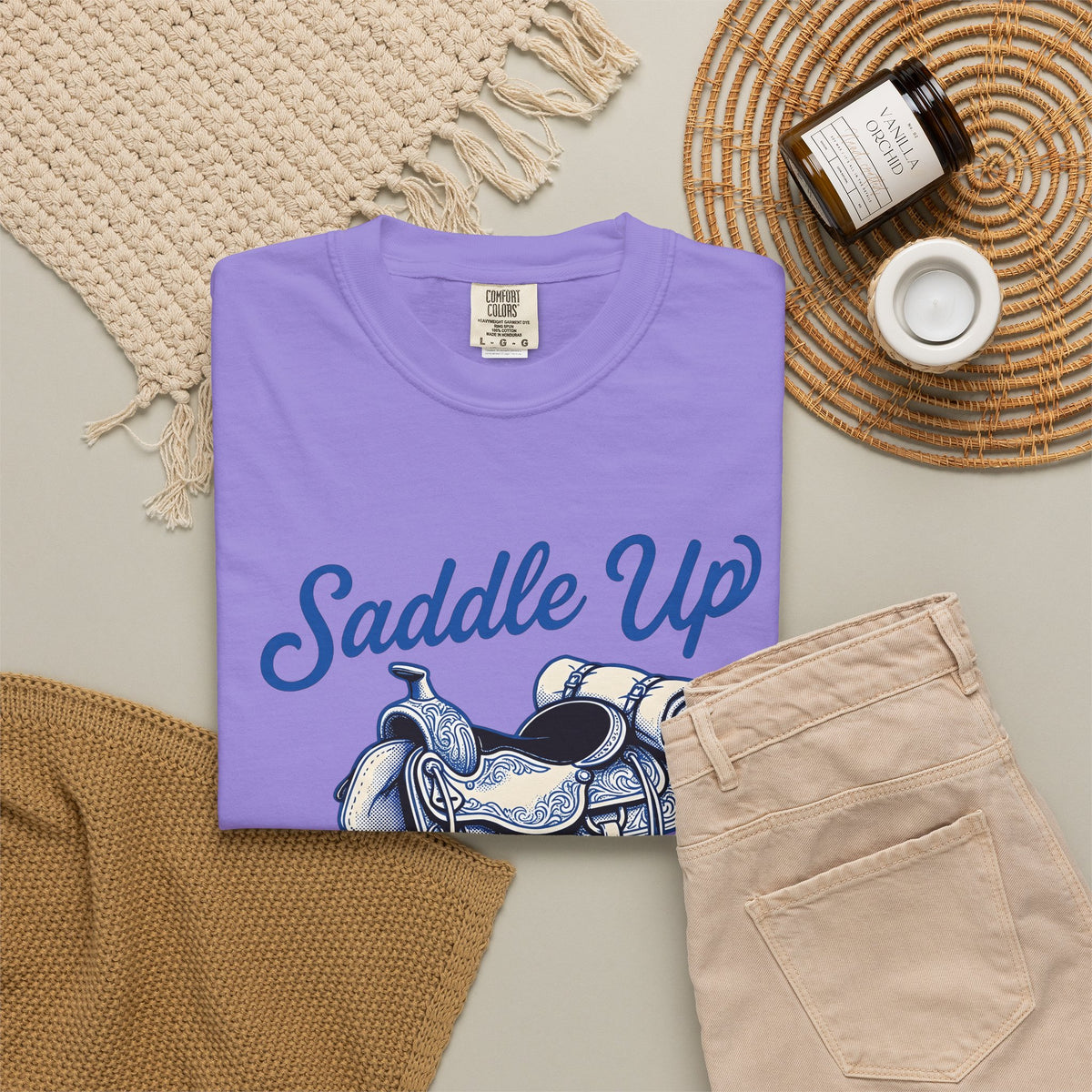 Western Saddle Cowgirl Western Gift Vintage Saddle Cowboy Fan Rodeo Country Hand Drawn Bedroll T-Shirt