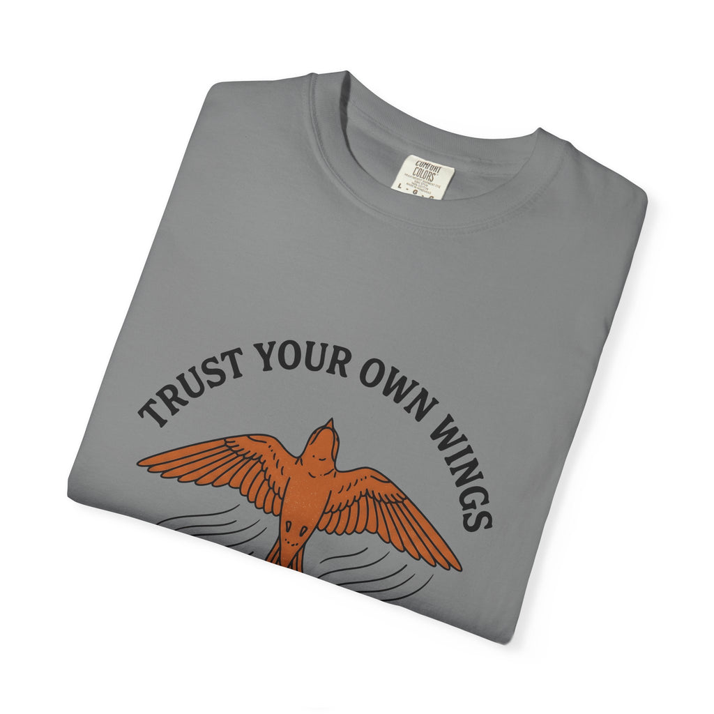 Swallow Bird T-Shirt Bird Wildlife Gift Women Tribal T-Shirt Swallows T-Shirt Birdwatcher Fan Primitive Graphic Classic Wingspan T-Shirt