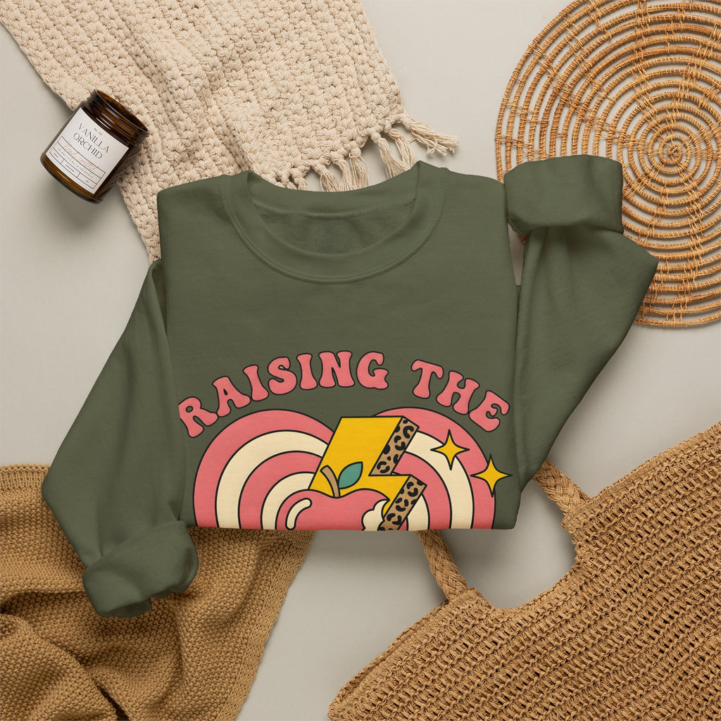 Love Apple Sweatshirt Teachers Presents Gift Women Classic Sweatshirt Apple Sweatshirt Educator Enthusiast Vintage Sweatshirt Present Graphic Present Graphic