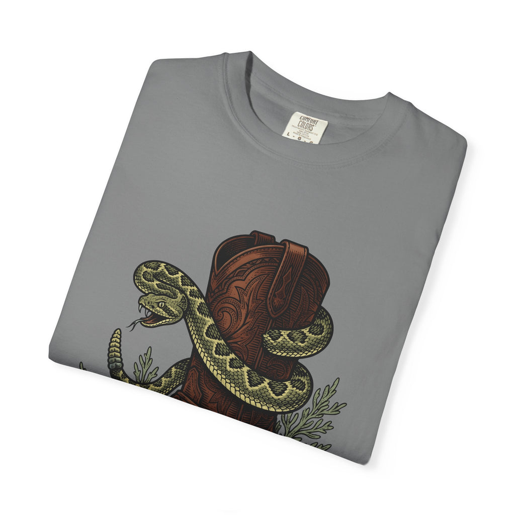Western Boot Serpent T-Shirt Cowgirl Ranch Gift Women Retro T-Shirt Snake Boot T-Shirt Cowgirl Fan Rodeo T-Shirt Farm Graphic Sketch Desert Plant