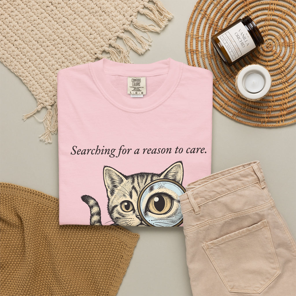 Tabby Cat T-Shirt Cat Humor Gift Women Vintage T-Shirt Kitty T-Shirt Cat Fan Retro T-Shirt Funny Graphic Hand Drawn Magnifying Glass T-Shirt