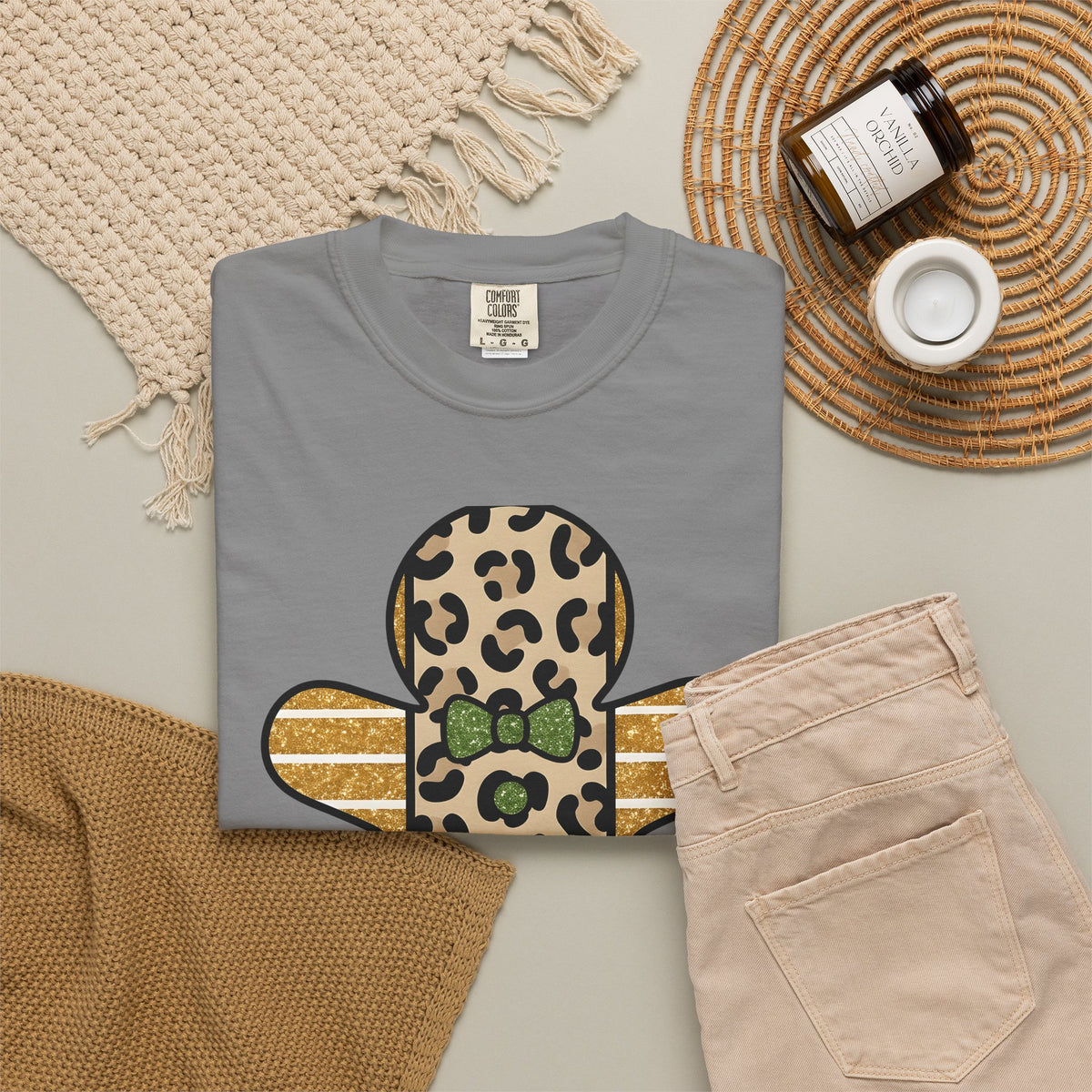 Spotted Gingerbread Animal Xmas Gift Shimmer Gingerbread Man Leopard Fan Glitter Holiday T-Shirt