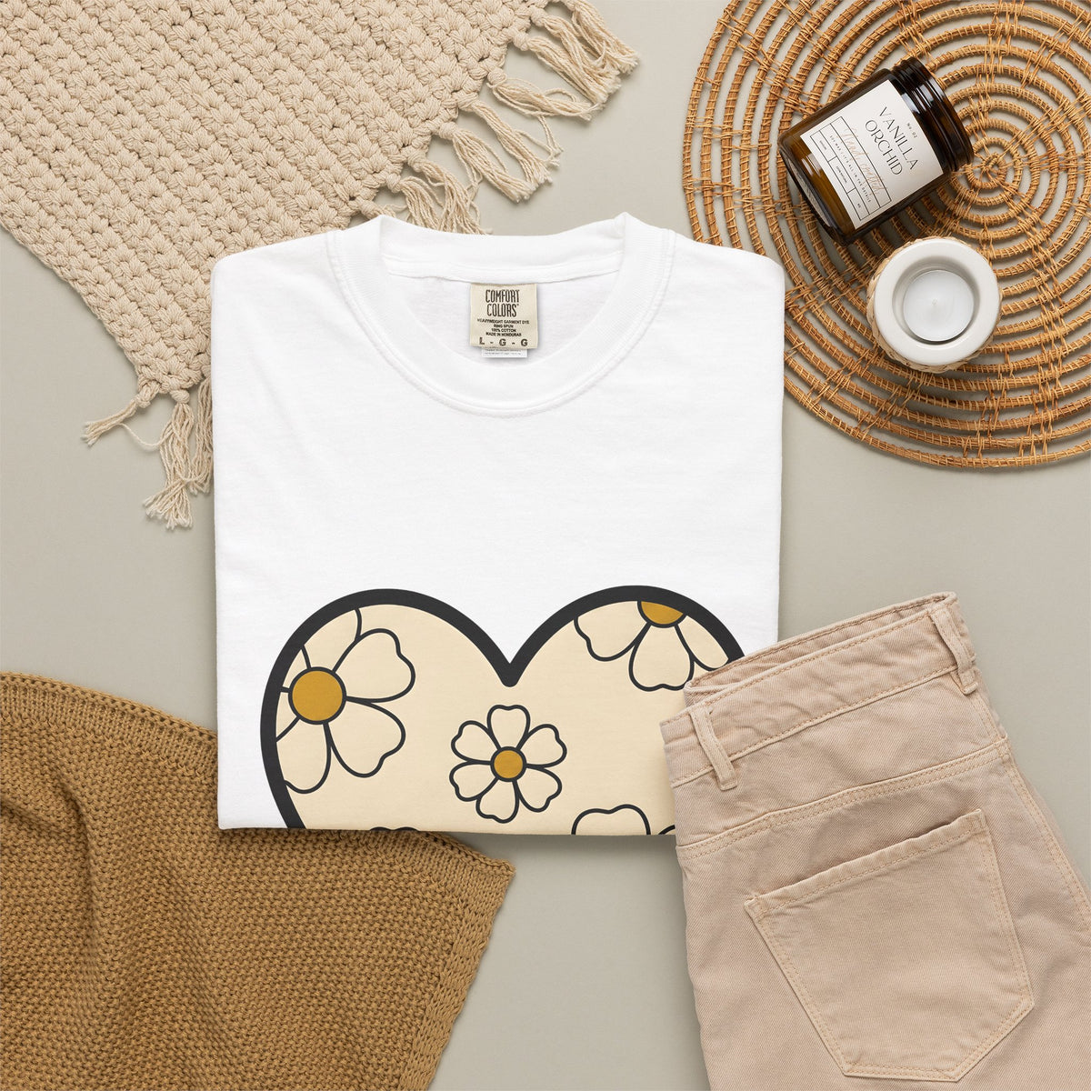 Daisy Affection T-Shirt Boho Chic Nature Gift Women Contemporary T-Shirt Flower T-Shirt Hippie Fan Bohemian T-Shirt Environmental Graphic Classic