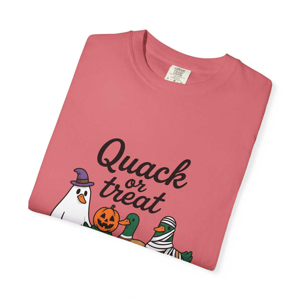 Duck Attire T-Shirt Halloween Pets Gift Women Animated T-Shirt Duckling T-Shirt Spooky Fan Cartoon T-Shirt Animal Graphic Hand Drawn Jack O Lantern