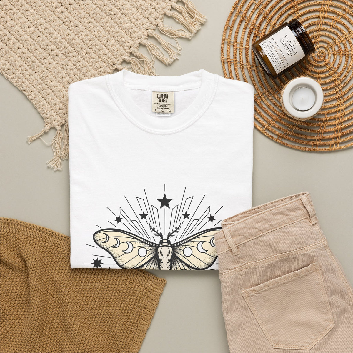 Luna Moth T-Shirt Boho Chic Zodiac Gift Women Outline T-Shirt Actias Luna T-Shirt Hippie Fan Hand Drawn T-Shirt Astrology Graphic Retro Star Shapes