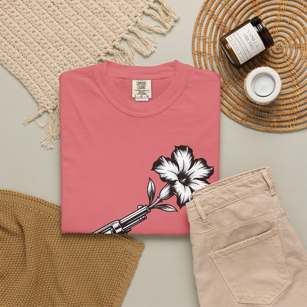 Revolver Flower T-Shirt Cowgirl Western Gift Women Tattoo T-Shirt Gunflower T-Shirt Rodeo Fan Traditional T-Shirt Country Graphic Vintage Hibiscus