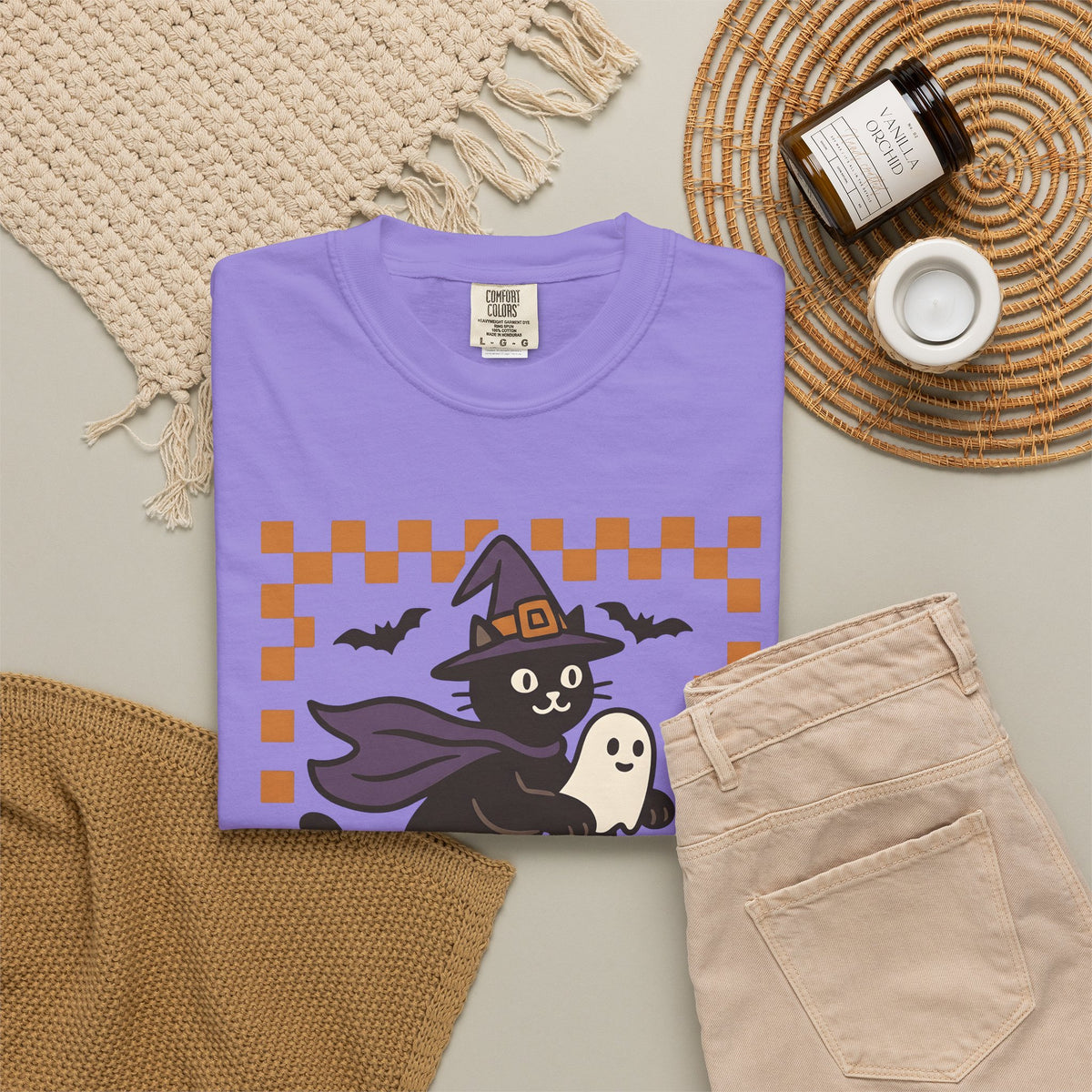Witch Kitty Design T-Shirt Cat Holiday Gift Women Cute T-Shirt Cat Lady T-Shirt Feline Fan Kawaii T-Shirt Halloween Graphic Vintage Jack-O-Lantern