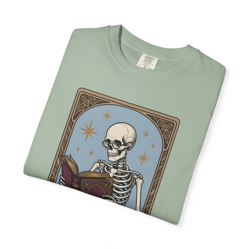 Skeleton Reading Book T-Shirt Gothic Academic Gift Women Vintage T-Shirt Skeleton T-Shirt Dark Fan Retro T-Shirt Scholar Graphic Tarot Coffee Cup