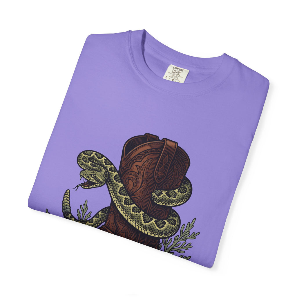 Western Boot Serpent T-Shirt Cowgirl Ranch Gift Women Retro T-Shirt Snake Boot T-Shirt Cowgirl Fan Rodeo T-Shirt Farm Graphic Sketch Desert Plant