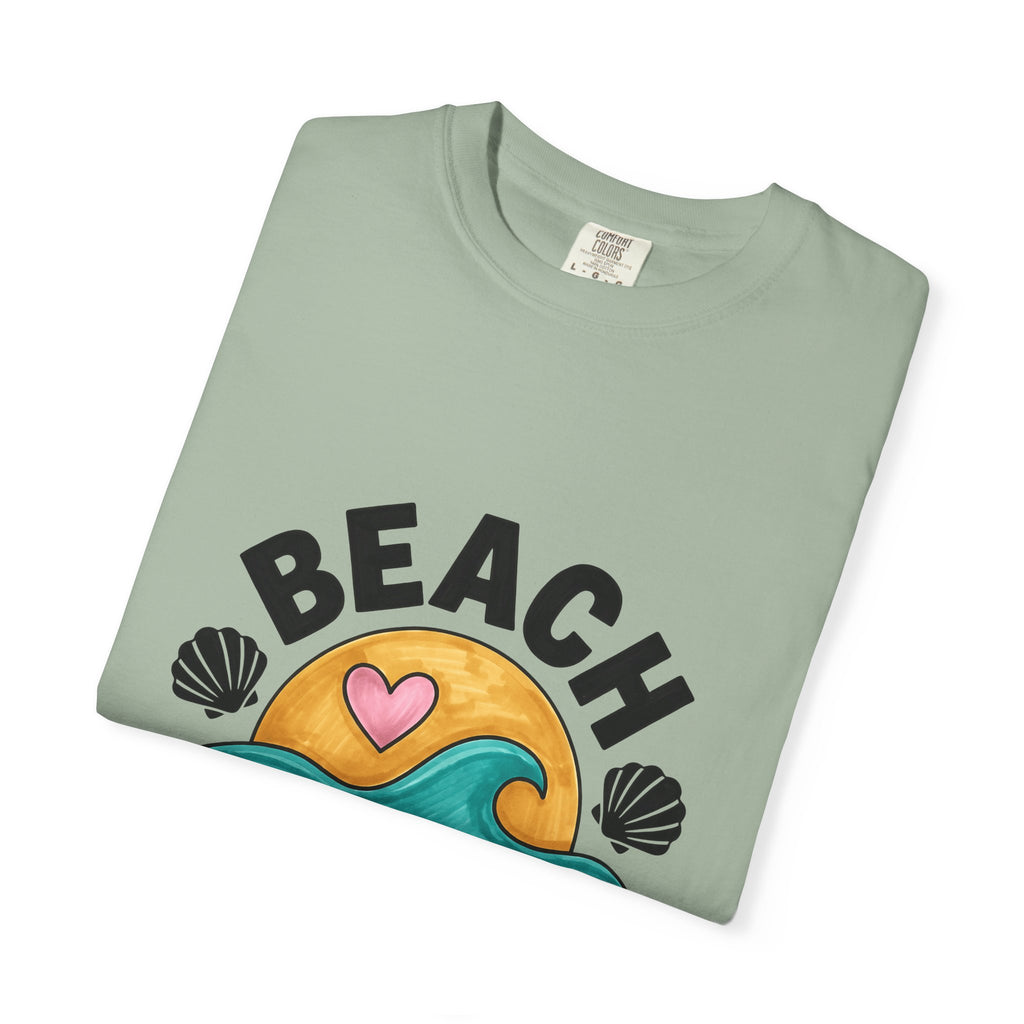 Sun Surf Heart T-Shirt Moms Coast Gift Women Flat Design T-Shirt Summer T-Shirt Mom Fan Minimalist T-Shirt Coastal Graphic Classic Clam T-Shirt