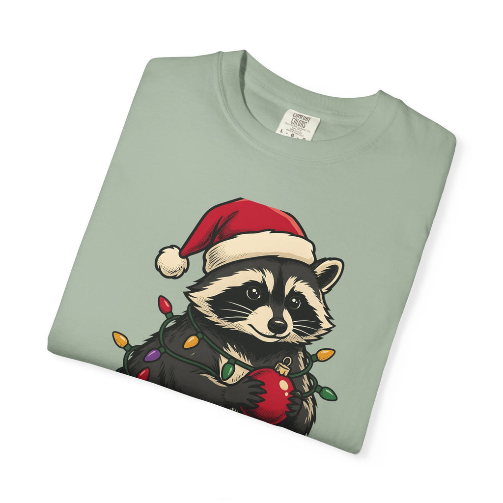 Raccoon Holiday Hat T-Shirt Christmas Creatures Gift Women Comic T-Shirt Trash Panda T-Shirt Xmas Fan Cartoon T-Shirt Animal Graphic Line Art