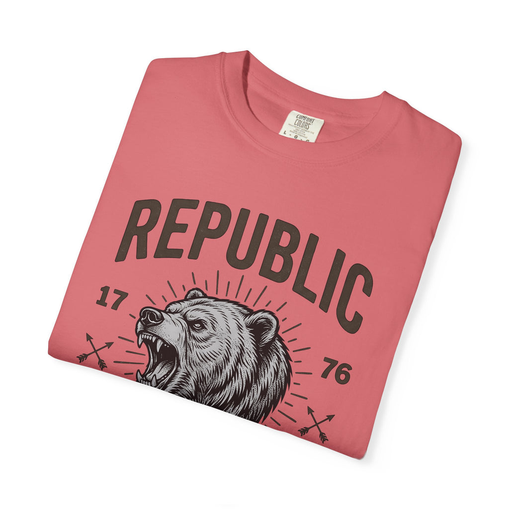 Bear Face T-Shirt America Flag Gift Women Retro T-Shirt Ursine T-Shirt Patriot Fan Vintage T-Shirt Banner Graphic Sketch Arrow T-Shirt