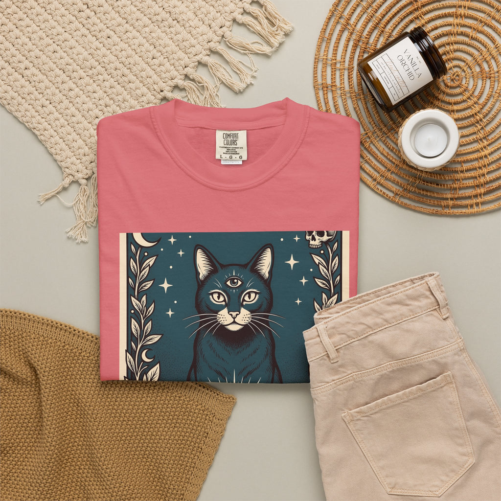 Mystic Cat T-Shirt Boho Chic Witchcraft Gift Women Tarot T-Shirt Kitty T-Shirt Bohemian Fan Occult Graphic Vintage Crystal Ball T-Shirt