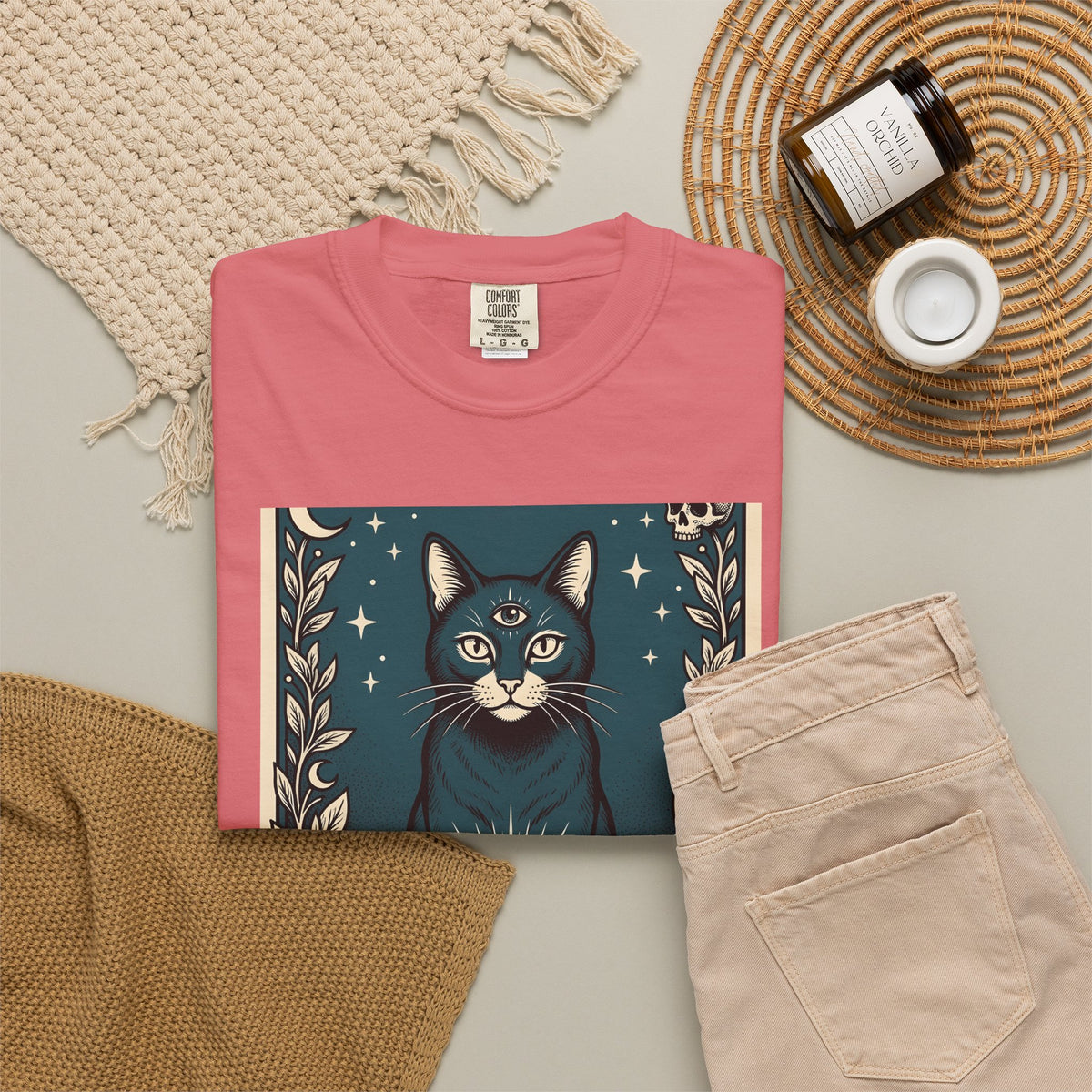 Mystic Cat T-Shirt Boho Chic Witchcraft Gift Women Tarot T-Shirt Kitty T-Shirt Bohemian Fan Occult Graphic Vintage Crystal Ball T-Shirt