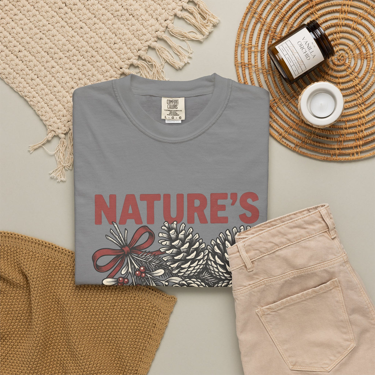 Pinecone Twig T-Shirt Christmas Outdoors Gift Women Retro T-Shirt Branch T-Shirt Xmas Fan Evergreen Graphic T-Shirt Sketch Ribbon T-Shirt