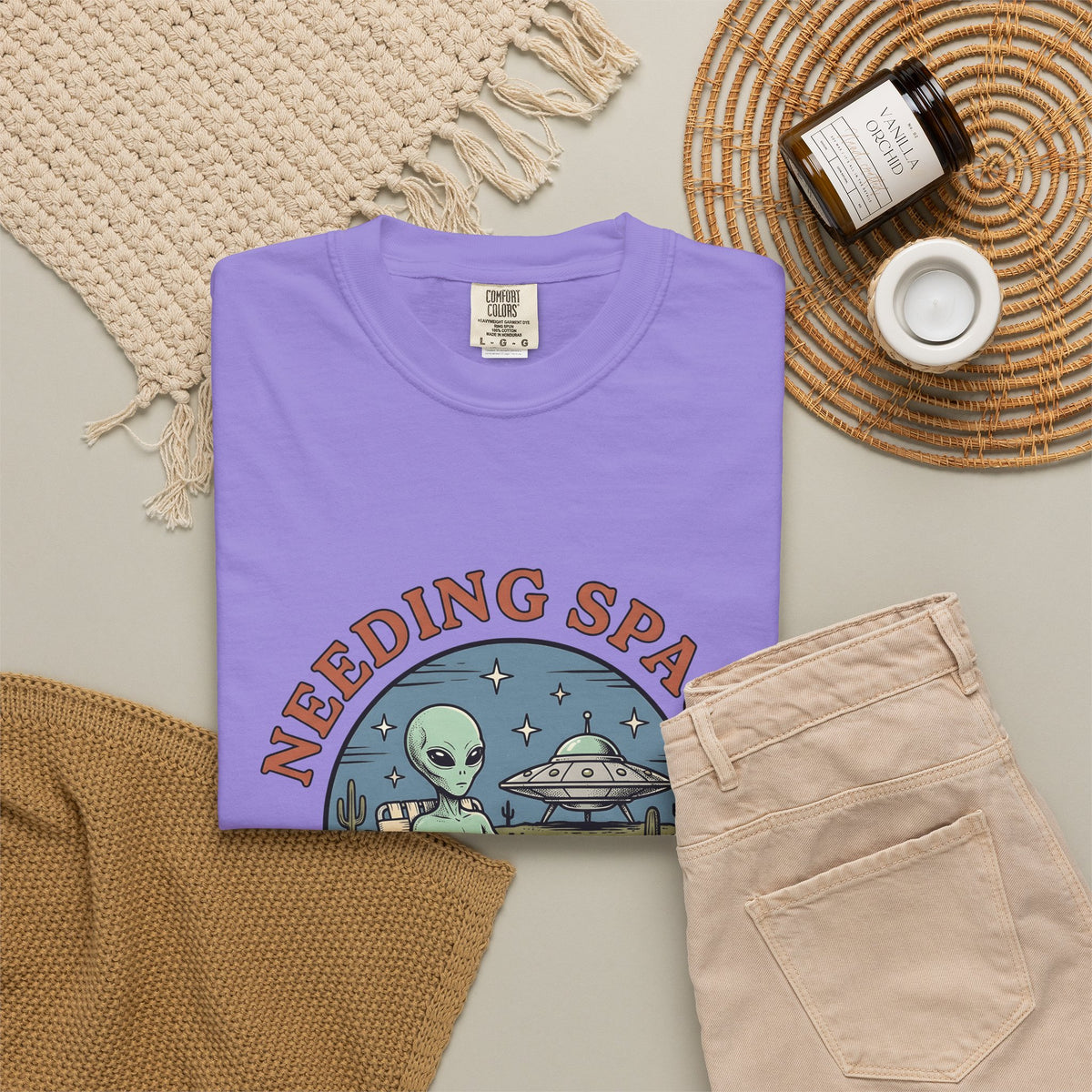 Alien Graphic T-Shirt Alien Humor Gift Women Vintage T-Shirt Ufo T-Shirt Extraterrestrial Fan Alienware T-Shirt Comedy Graphic Retro Spaceship