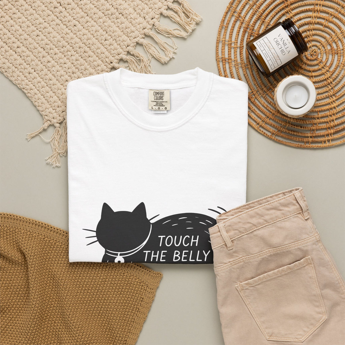 Black Feline T-Shirt Cat Fun Gift Women Flat T-Shirt Cat T-Shirt Cat Fan Minimalist T-Shirt Humorous Graphic Chic Pendant T-Shirt