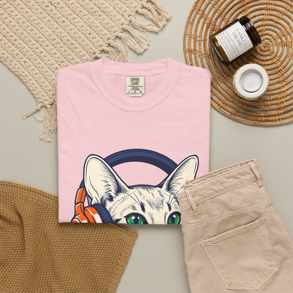 Cat Earphones T-Shirt Cat Sound Gift Women Minimalist T-Shirt Headphones T-Shirt Cat Fan Earphone T-Shirt Audio Graphic Classic Audio Gear T-Shirt