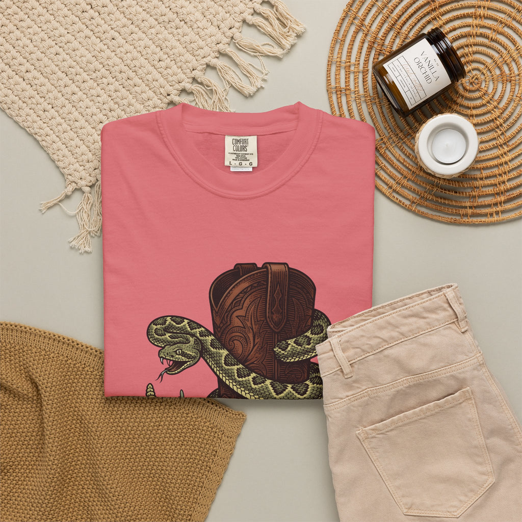 Western Boot Serpent T-Shirt Cowgirl Ranch Gift Women Retro T-Shirt Snake Boot T-Shirt Cowgirl Fan Rodeo T-Shirt Farm Graphic Sketch Desert Plant