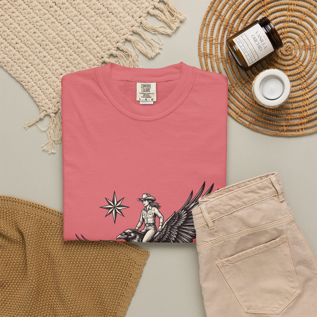 Cowgirl On Raven Cowgirl Travel Gift Country Horsewoman Cowboy Fan Rustic Adventure Retro T-Shirt