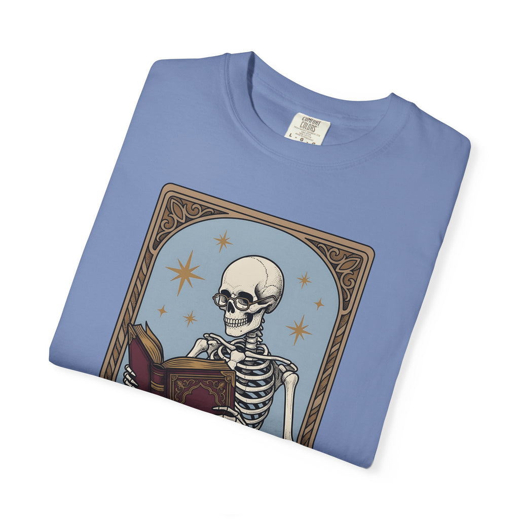 Skeleton Reading Book T-Shirt Gothic Academic Gift Women Vintage T-Shirt Skeleton T-Shirt Dark Fan Retro T-Shirt Scholar Graphic Tarot Coffee Cup