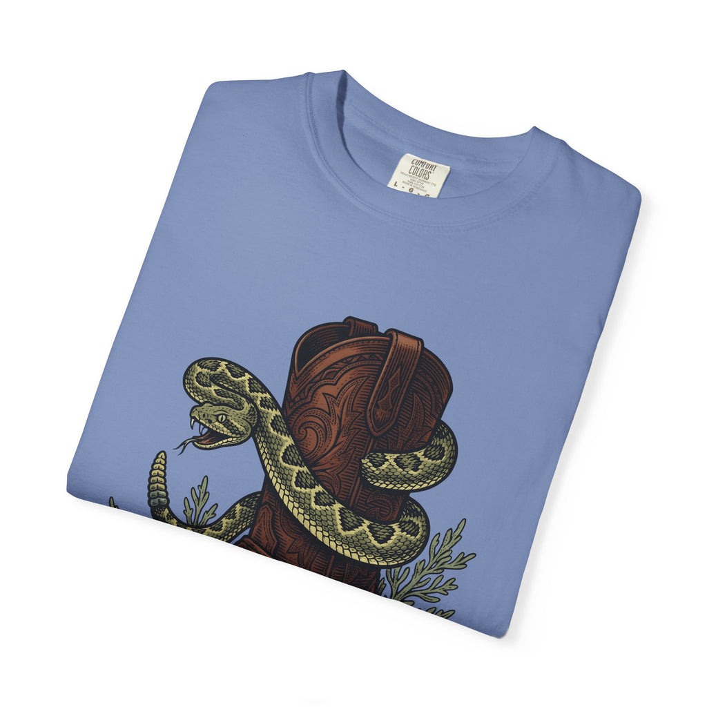 Western Boot Serpent T-Shirt Cowgirl Ranch Gift Women Retro T-Shirt Snake Boot T-Shirt Cowgirl Fan Rodeo T-Shirt Farm Graphic Sketch Desert Plant