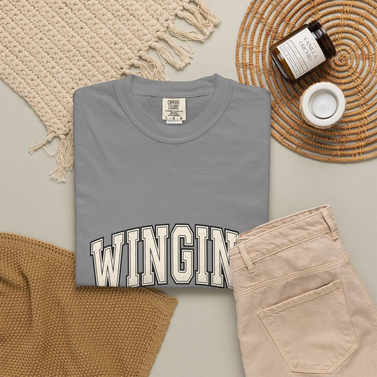 Feather Illustration T-Shirt Mom Comedy Gift Women Bold Retro T-Shirt Plume T-Shirt Mother Fan Retro Style T-Shirt Humor Graphic Vintage Witty