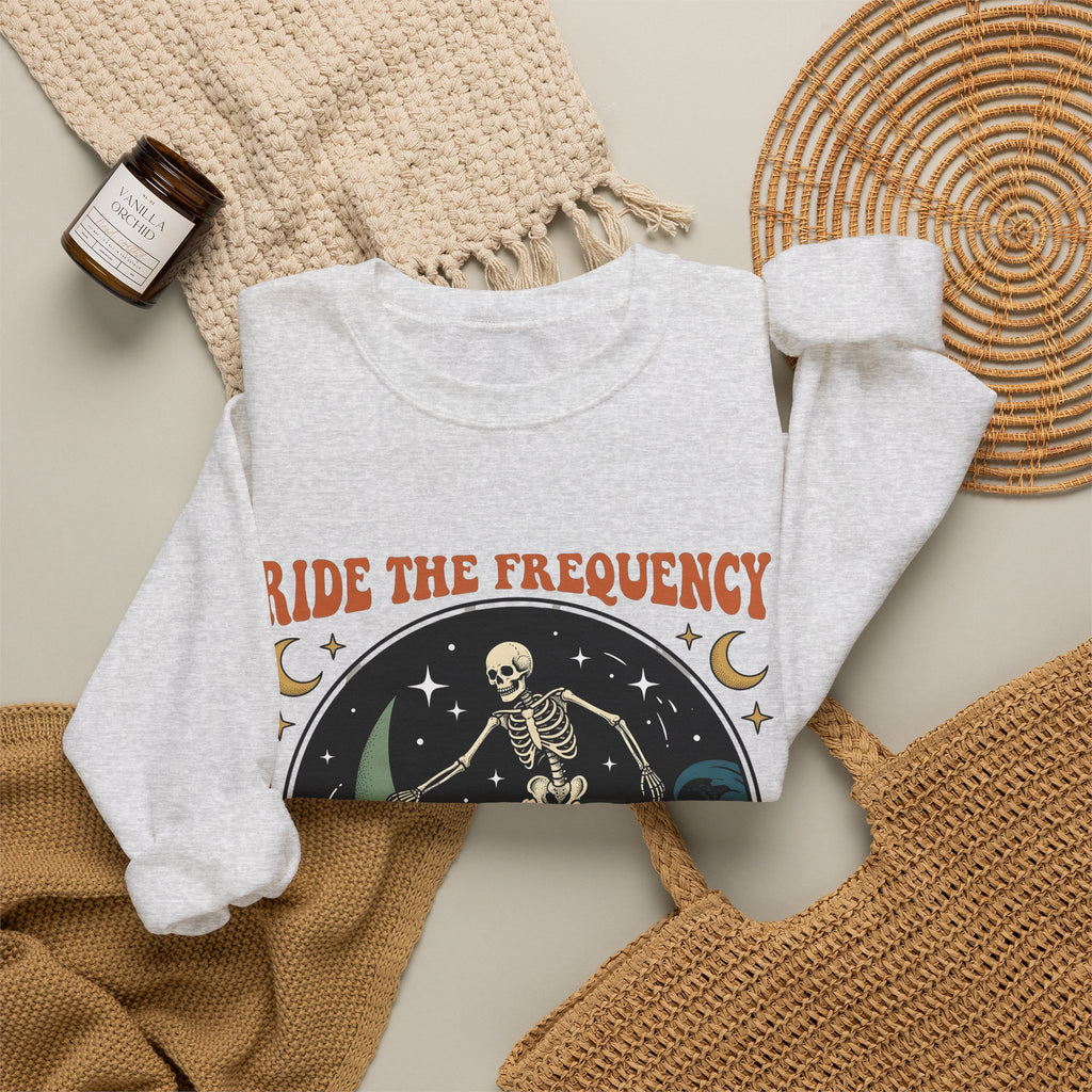 Skeleton Wave Riding Surfing Universe Gift Nostalgic Surfing Surfer Surf Enthusiast Retro Galaxy Classic Sweatshirt