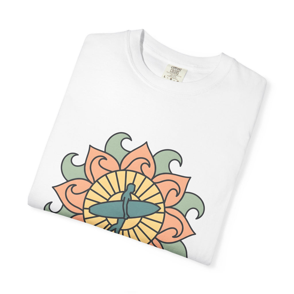 Surfer Outline T-Shirt Sports Ocean Gift Women Hippie T-Shirt Surfer T-Shirt Athlete Fan Marine Graphic T-Shirt Simple Floral Circle T-Shirt