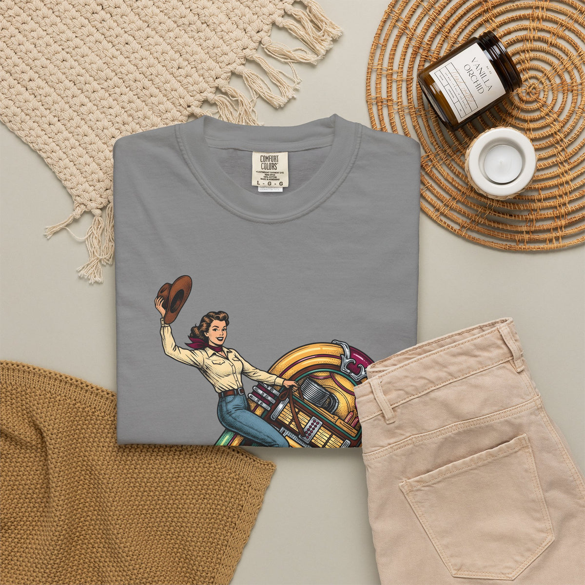 Cowgirl Jukebox T-Shirt Cowgirl Audio Gift Women Farmhouse T-Shirt Jukebox T-Shirt Cowgirl Fan Rustic T-Shirt Sound Graphic Mid Century Cowboy