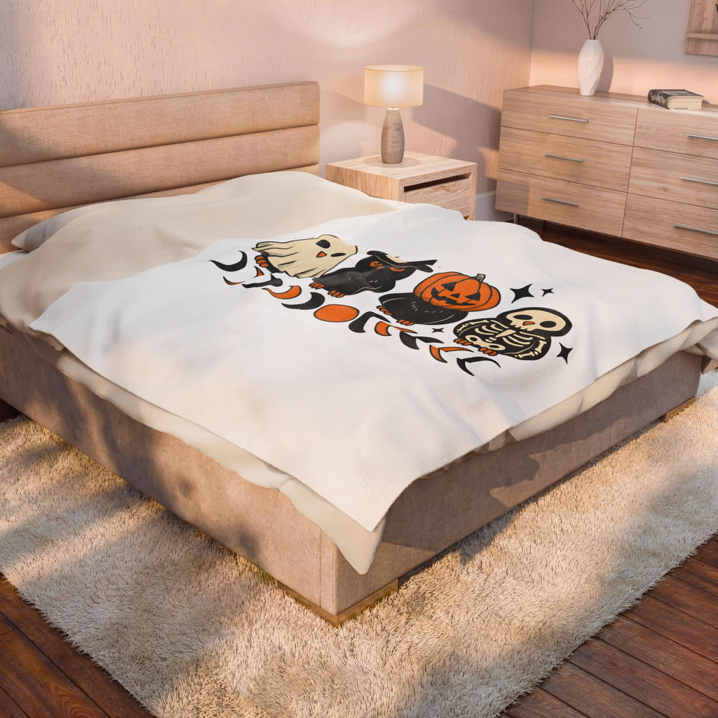 Owl Disguise Halloween Haunted Gift Animated Hoot Owl Horror Fan Cartoony Spooky Classic Moon Blanket