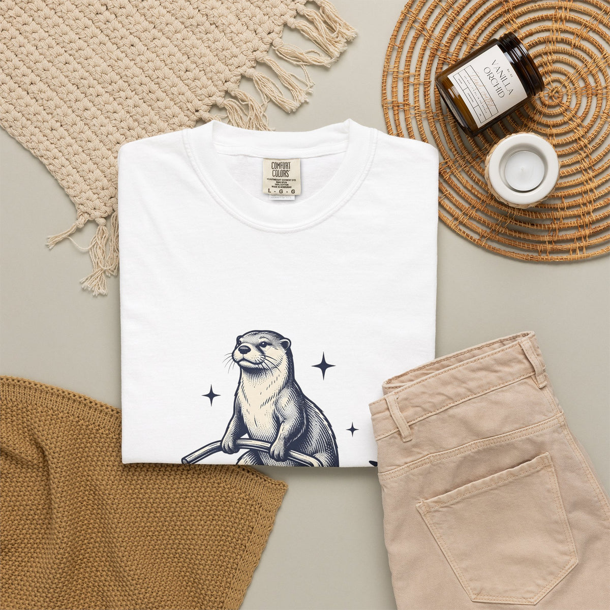 Strong Otter T-Shirt Funny Animal Gift Women Vintage T-Shirt Otter T-Shirt Humor Fan Retro T-Shirt Wildlife Graphic Hand Drawn Stars T-Shirt