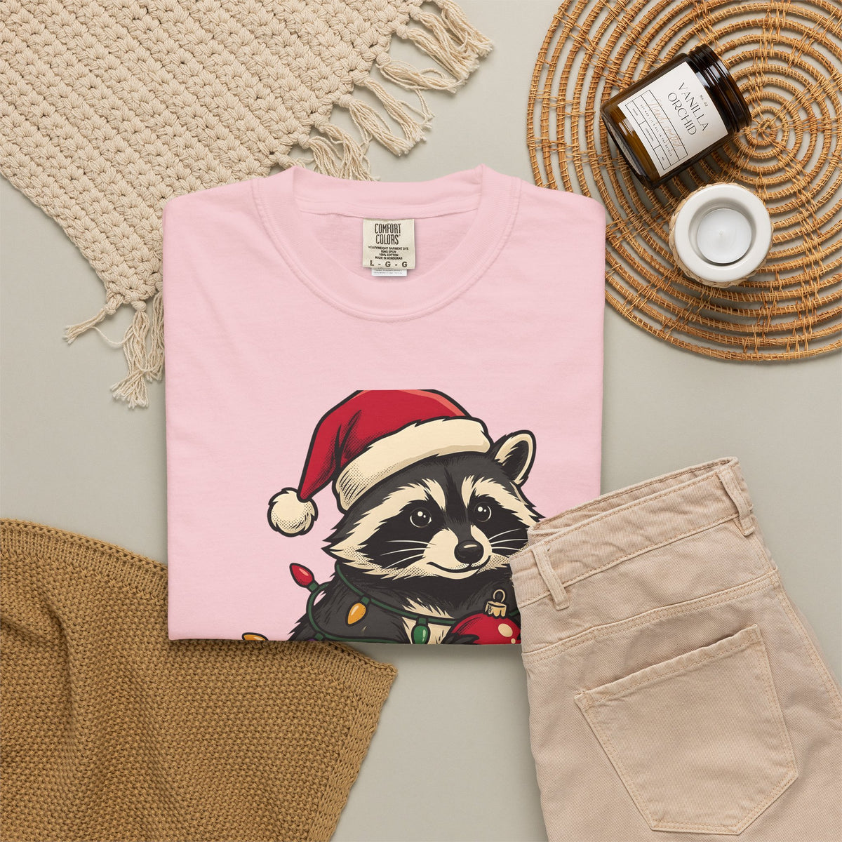 Raccoon Holiday Hat T-Shirt Christmas Creatures Gift Women Comic T-Shirt Trash Panda T-Shirt Xmas Fan Cartoon T-Shirt Animal Graphic Line Art
