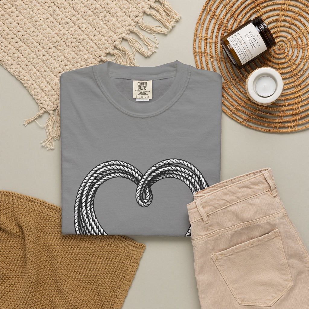 Knotted Rope Heart T-Shirt Cowgirl Petals Gift Women Western-Style T-Shirt Heart Tie T-Shirt Rodeo Fan Rustic T-Shirt Floral Graphic Classic