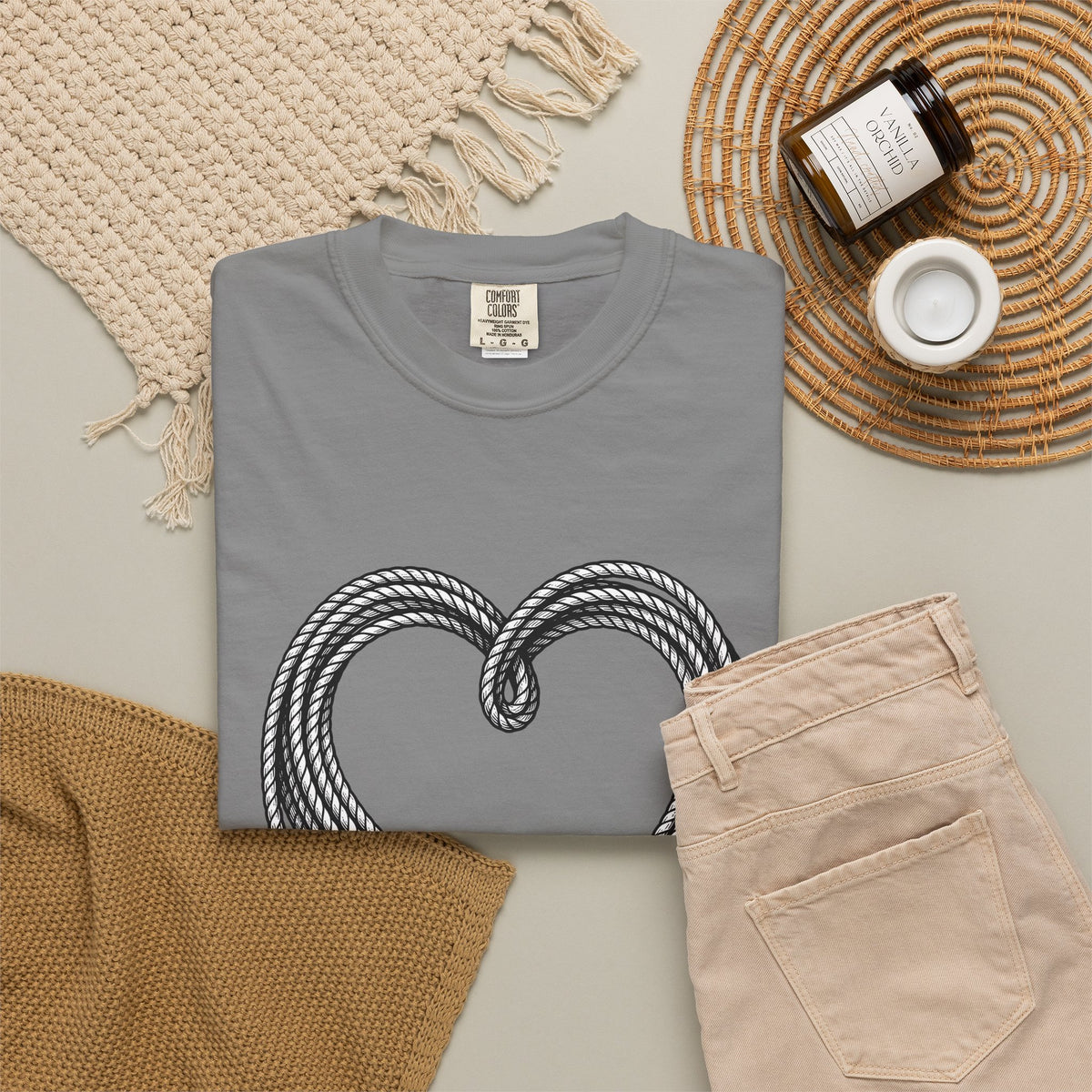 Knotted Rope Heart T-Shirt Cowgirl Petals Gift Women Western-Style T-Shirt Heart Tie T-Shirt Rodeo Fan Rustic T-Shirt Floral Graphic Classic