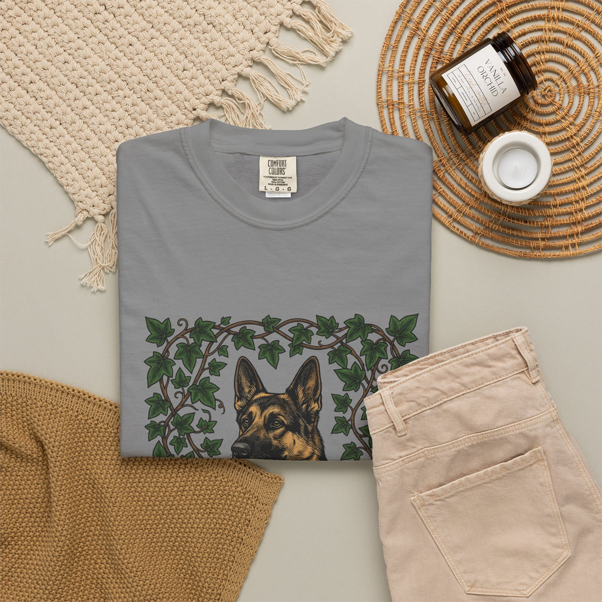 German Shepherd Dog T-Shirt Dog Outdoors Gift Women Realistic T-Shirt Alsatian T-Shirt Dog Fan Shepherd Graphic T-Shirt Retro Vine T-Shirt