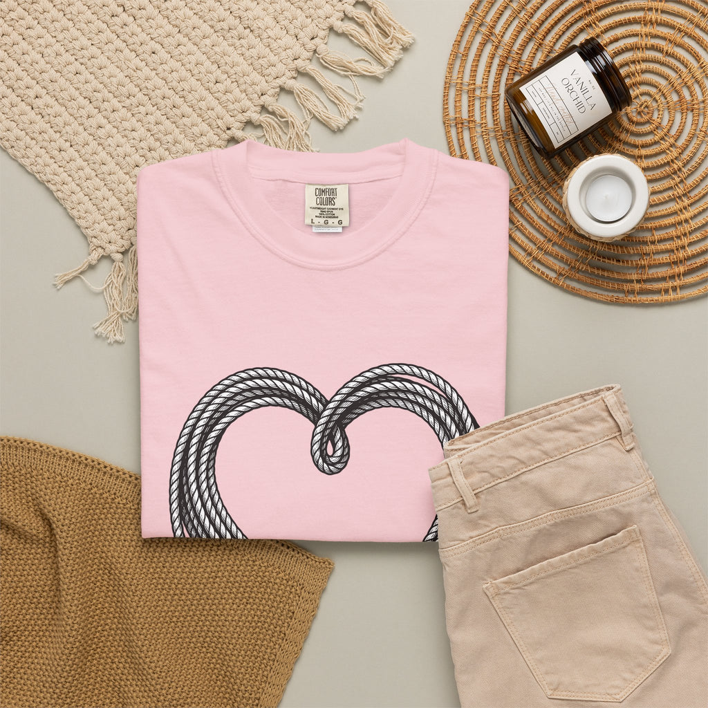 Knotted Rope Heart T-Shirt Cowgirl Petals Gift Women Western-Style T-Shirt Heart Tie T-Shirt Rodeo Fan Rustic T-Shirt Floral Graphic Classic
