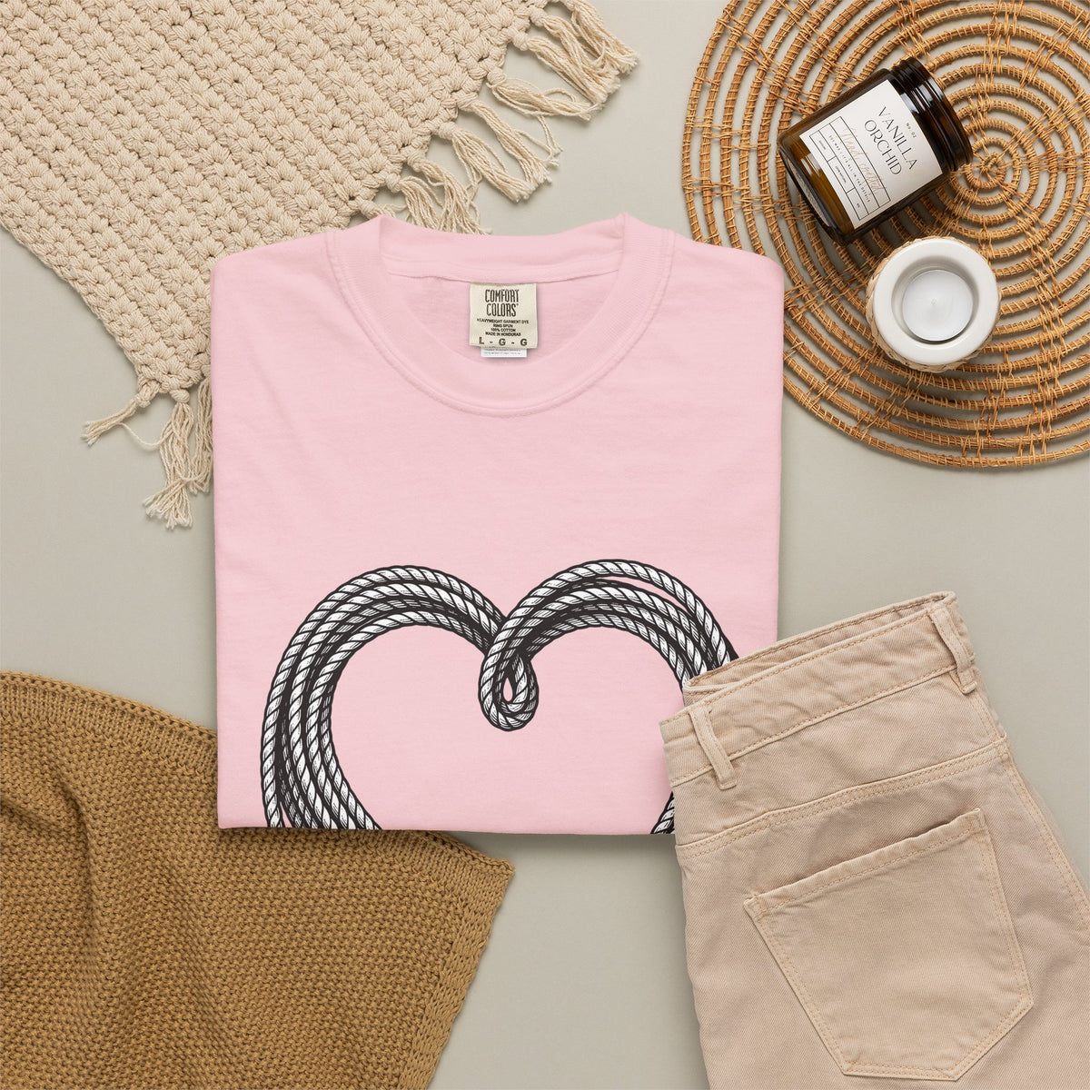 Knotted Rope Heart T-Shirt Cowgirl Petals Gift Women Western-Style T-Shirt Heart Tie T-Shirt Rodeo Fan Rustic T-Shirt Floral Graphic Classic