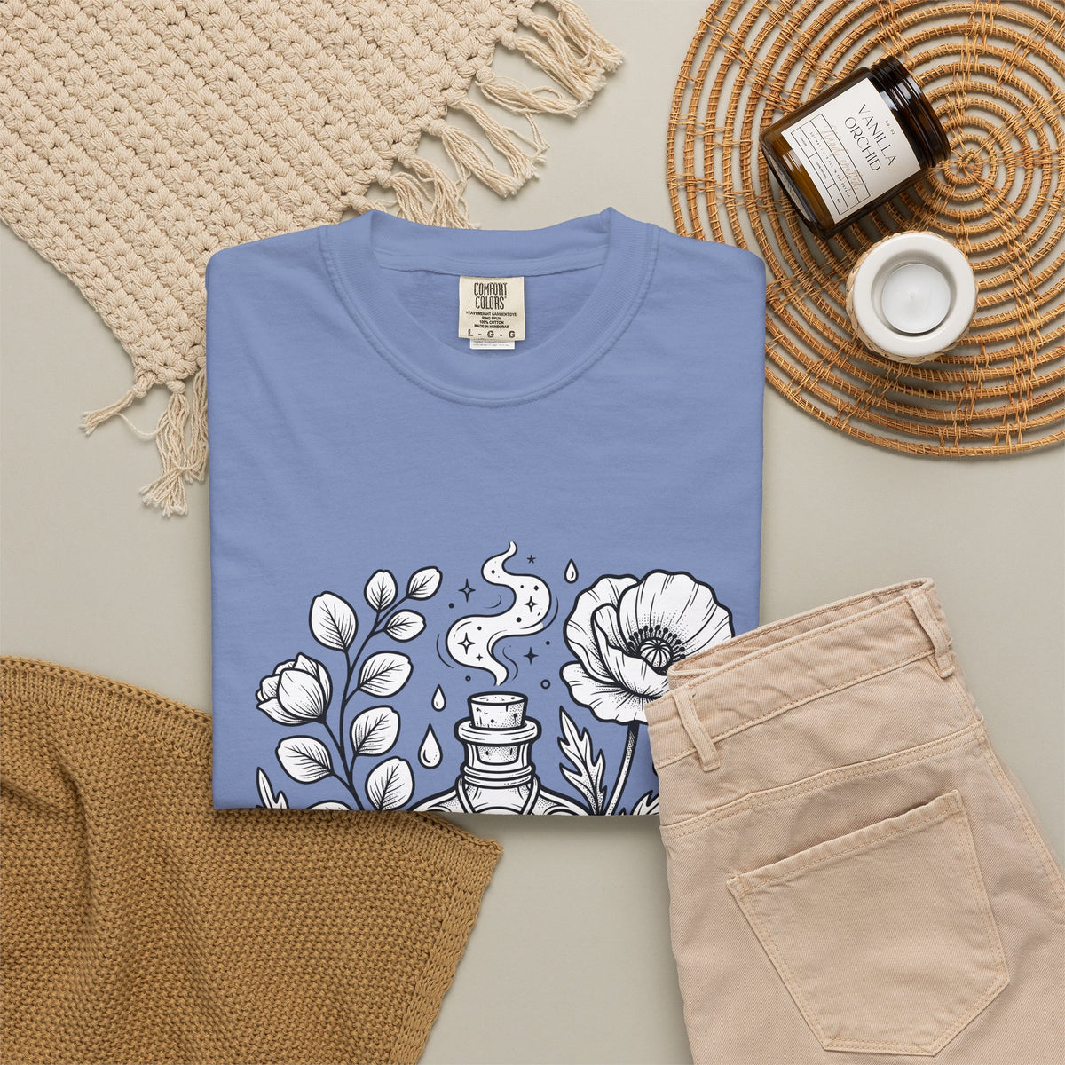 Magic Bottle T-Shirt Halloween Spells Gift Women Sketch T-Shirt Genie Bottle T-Shirt Horror Fan Mystic Drawing Graphic Retro Flower T-Shirt
