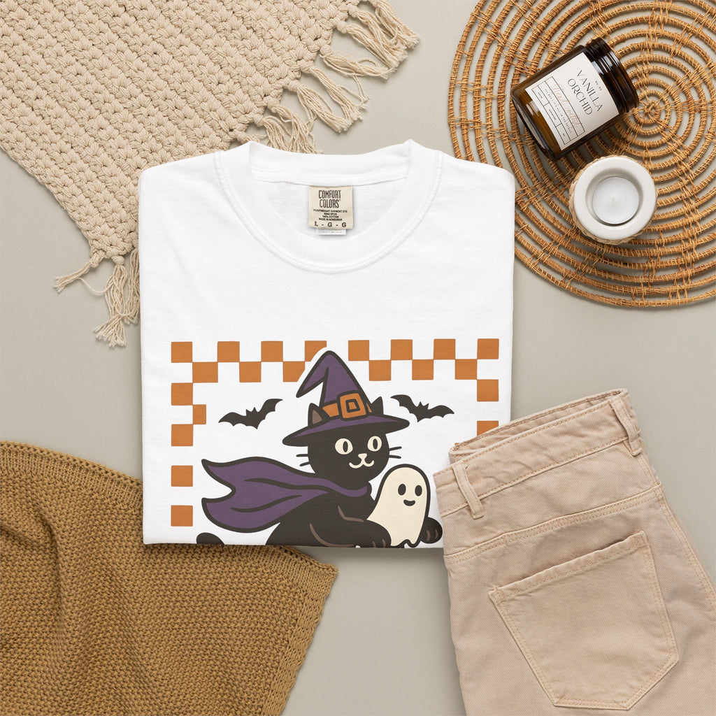 Witch Kitty Design T-Shirt Cat Holiday Gift Women Cute T-Shirt Cat Lady T-Shirt Feline Fan Kawaii T-Shirt Halloween Graphic Vintage Jack-O-Lantern