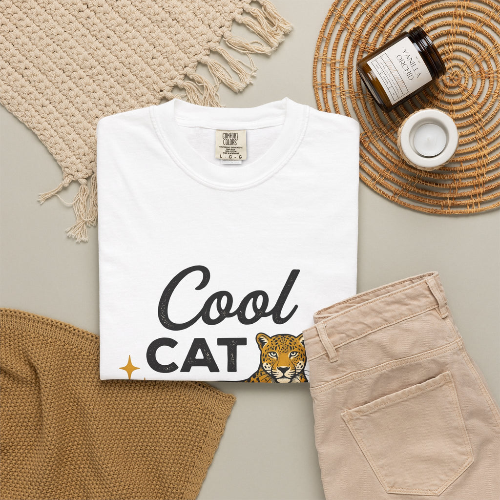 Spotted Cat T-Shirt Cat Fauna Gift Women Antique T-Shirt Tabby Cat T-Shirt Cat Fan Feline T-Shirt Wildlife Graphic Throwback Twinkles T-Shirt