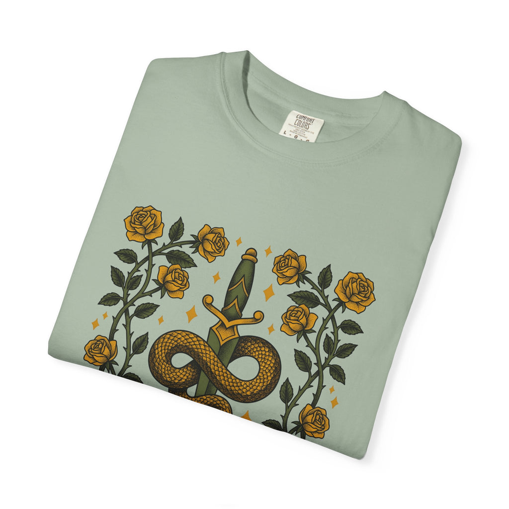 Viper Blade Boho Chic Dark Gift Neo Traditional Knife Hippie Fan Tattooed Old School T-Shirt