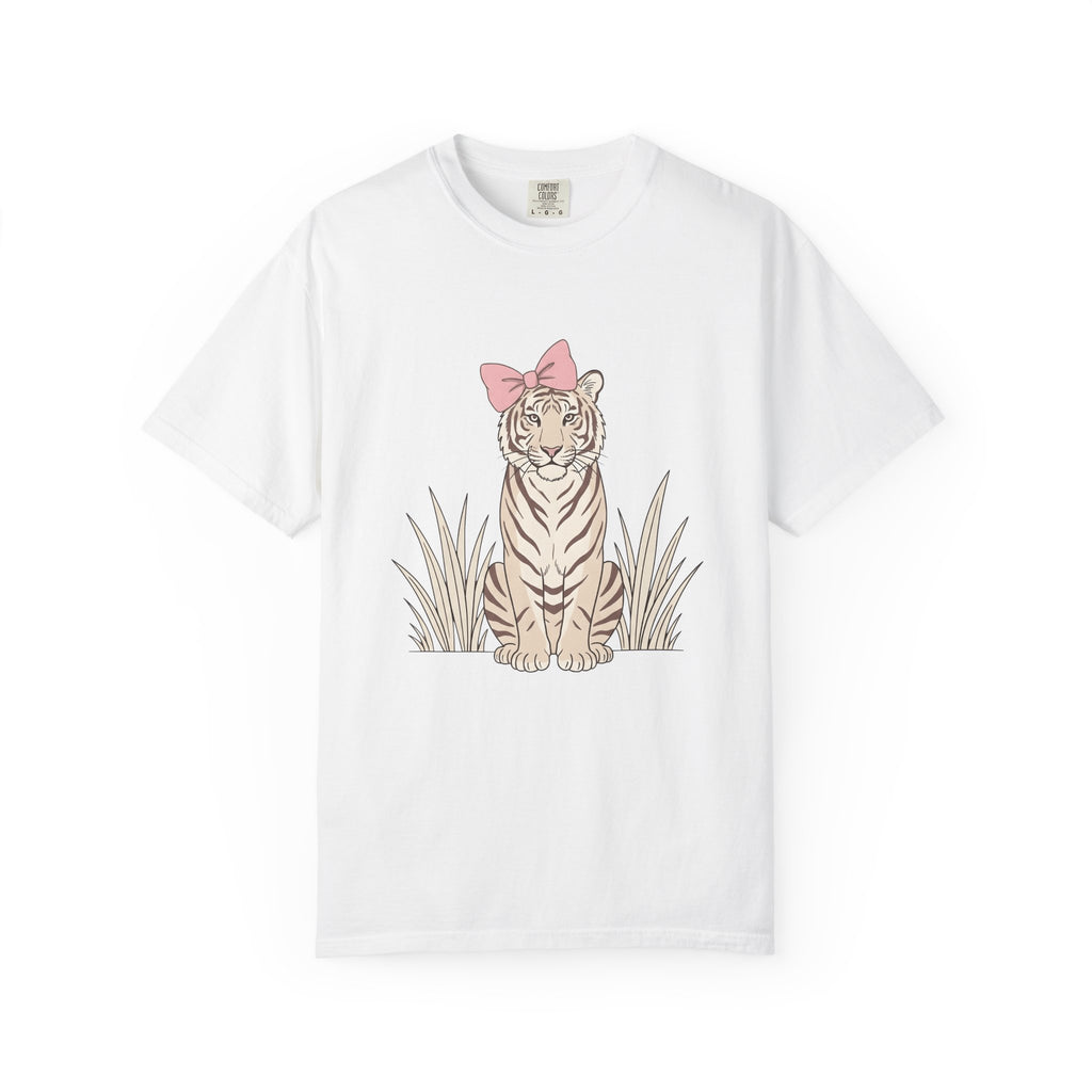 Tiger Bow Cute Animal Gift Minimalist Ribbon Adorable Fan Simple Wildlife Hand Drawn Grass T-Shirt