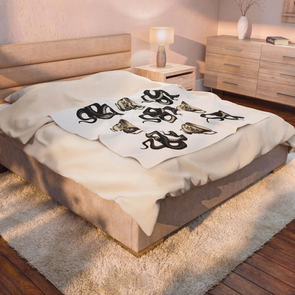 Serpent Tea Cup Blanket Boho Chic Magic Gift Women Retro Blanket Tea Cup Blanket Hippie Fan Vintage Blanket Mystical Graphic Dark Flower Blanket Blanket