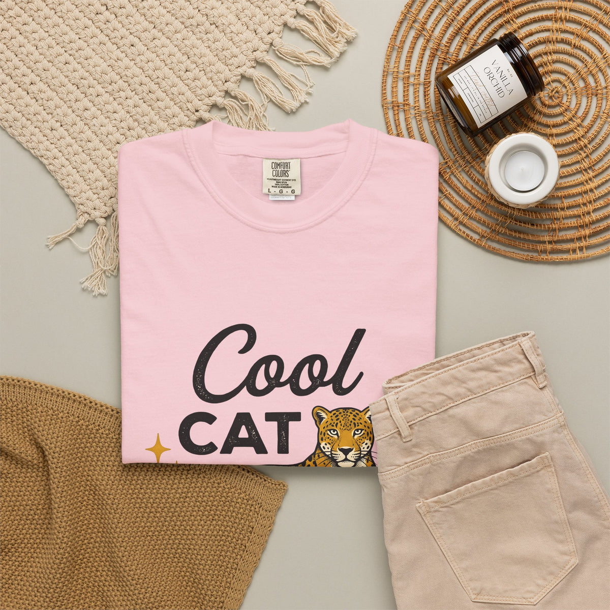 Spotted Cat T-Shirt Cat Fauna Gift Women Antique T-Shirt Tabby Cat T-Shirt Cat Fan Feline T-Shirt Wildlife Graphic Throwback Twinkles T-Shirt
