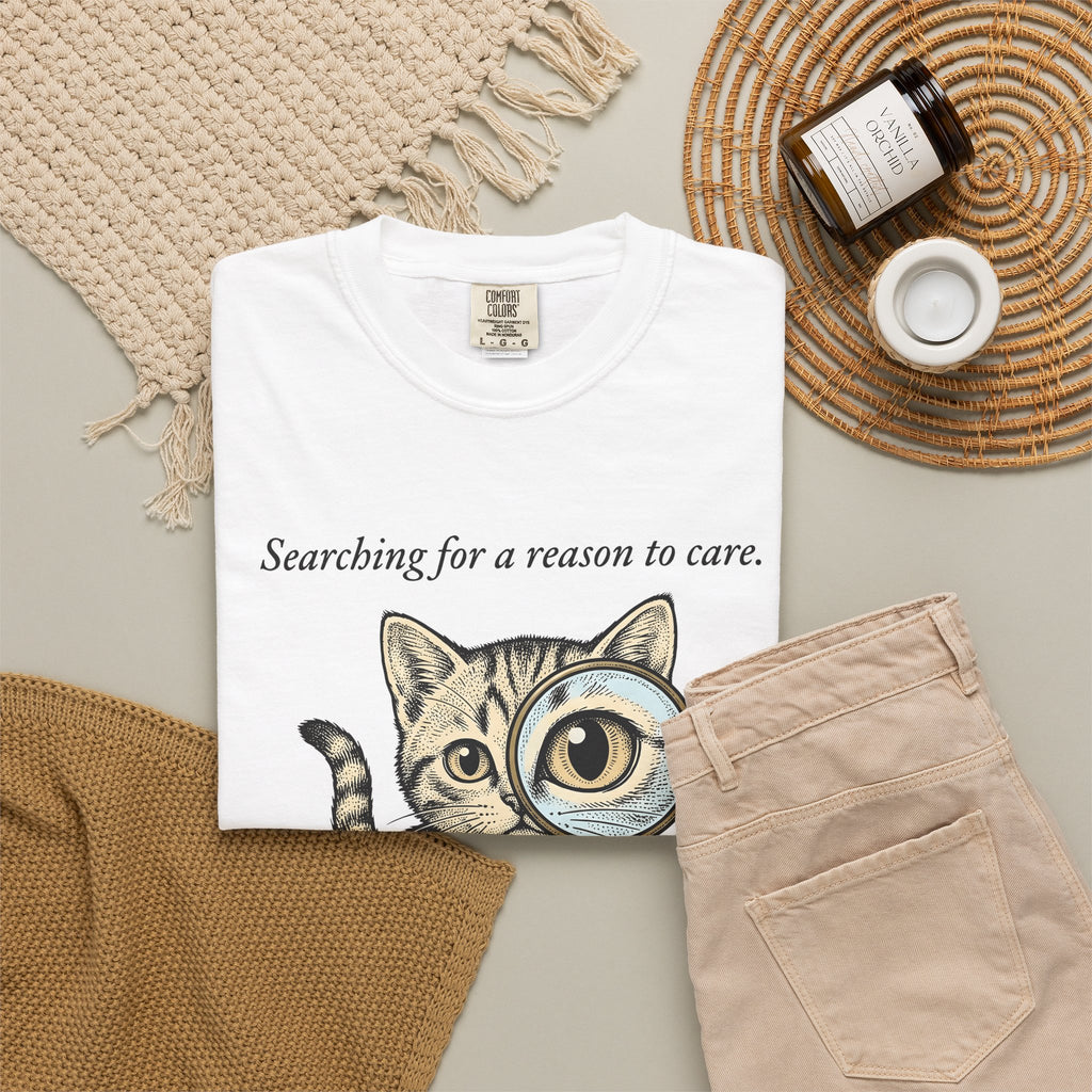 Tabby Cat T-Shirt Cat Humor Gift Women Vintage T-Shirt Kitty T-Shirt Cat Fan Retro T-Shirt Funny Graphic Hand Drawn Magnifying Glass T-Shirt