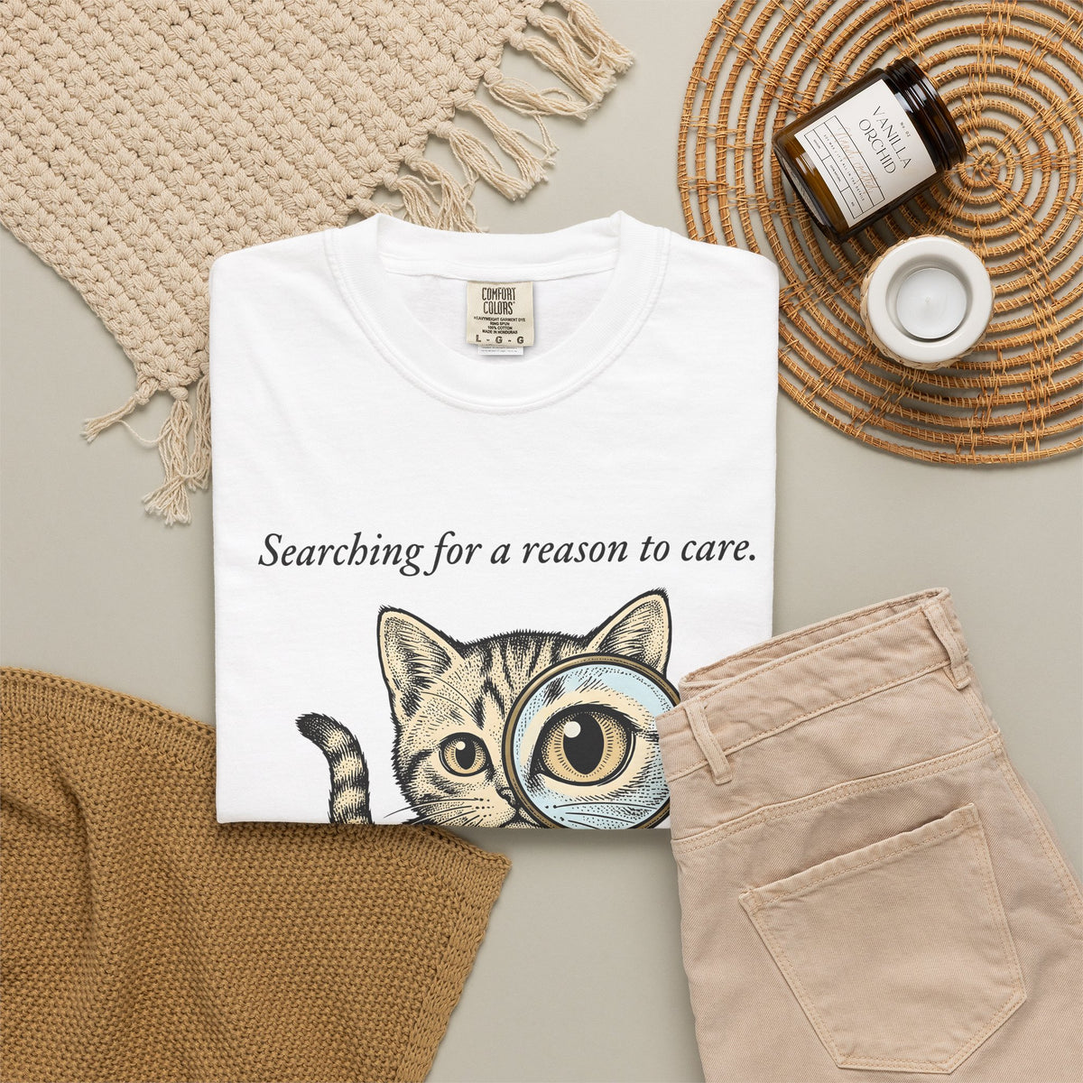 Tabby Cat T-Shirt Cat Humor Gift Women Vintage T-Shirt Kitty T-Shirt Cat Fan Retro T-Shirt Funny Graphic Hand Drawn Magnifying Glass T-Shirt